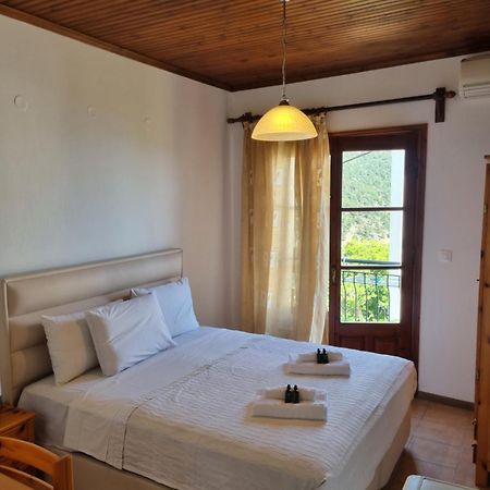 Zeus Guesthouse Panagia  Exterior photo